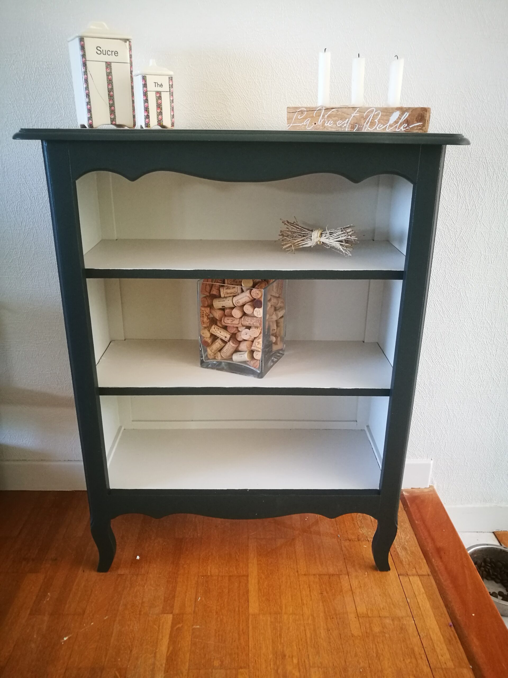 bibus extérieur peint darjeling plateau brut intérieur peint en couleur lait d'amande la fille de l'R