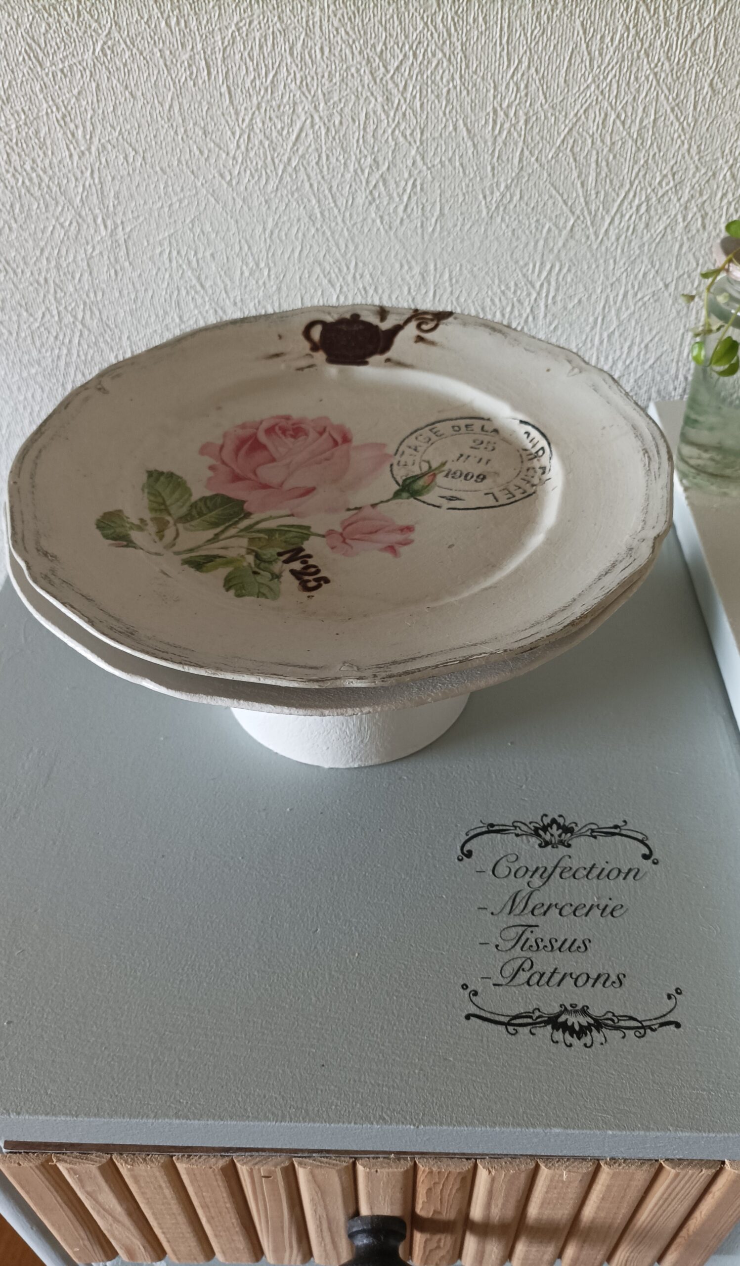 upcycling réalisation compotier à partir d'une assiette et coupe à glace transfert d'image effet rouillé transfert pélliculable la fille de l'R upcycling réalisation compotier à partir d'une assiette et coupe à glace transfert d'image effet rouillé transfert pélliculable la fille de l'R