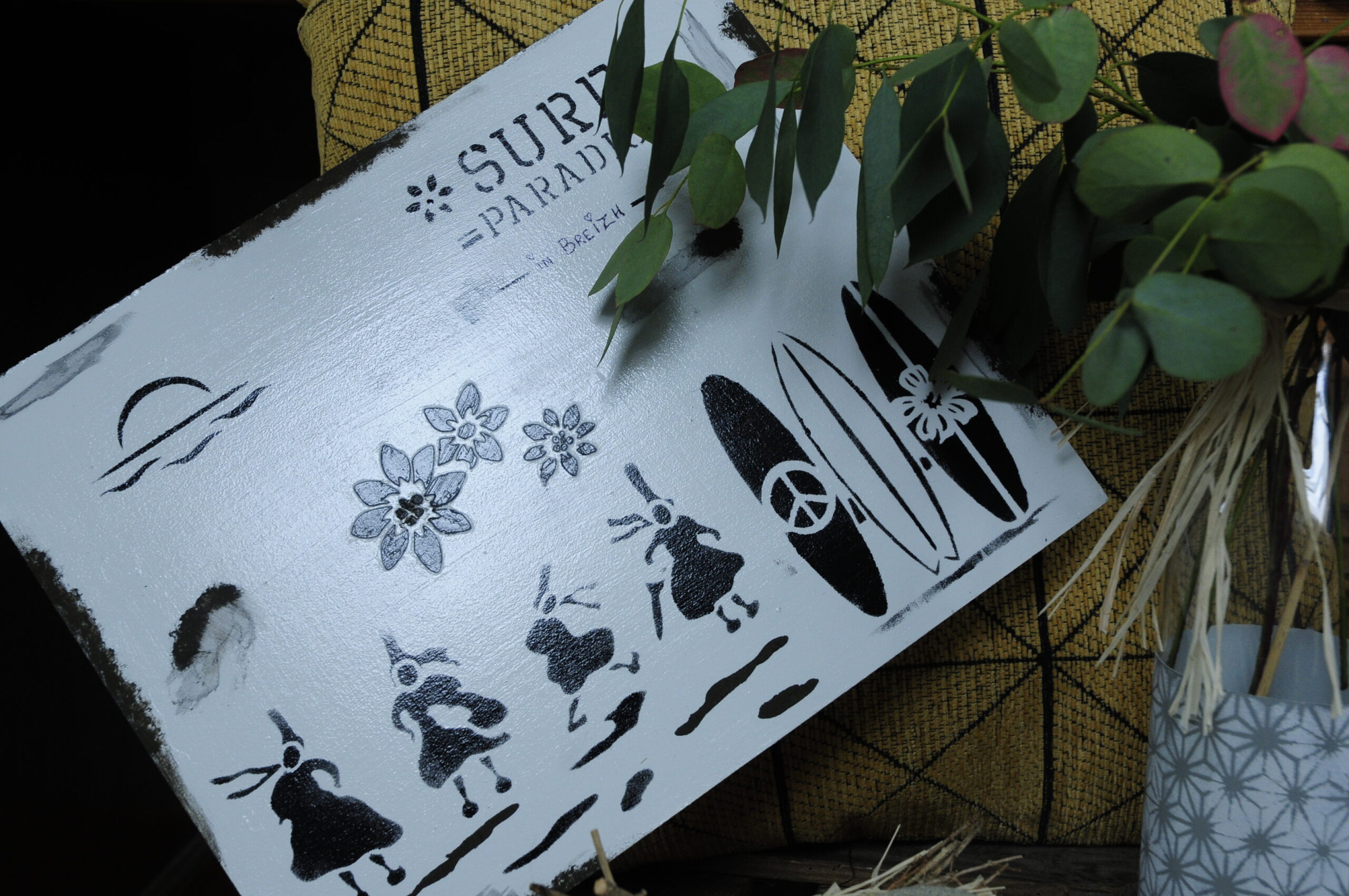 réalisation upcycling plaque rétro déco vintage bigouden effet métal vintage pochoir la fille de l'R réalisation upcycling plaque rétro déco vintage bigouden effet métal vintage pochoir la fille de l'R