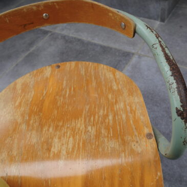 chaise d'autrefois écolier patinée la fille de l'r