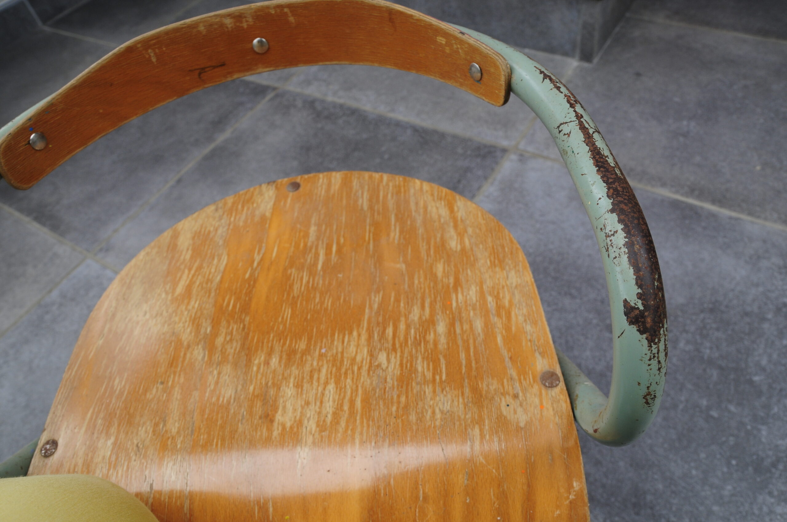 chaise d'autrefois écolier patinée la fille de l'r